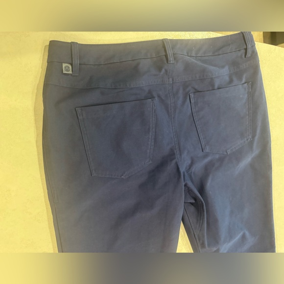 *LIKE NEW* Men’s lululemon work pants - Picture 5 of 5